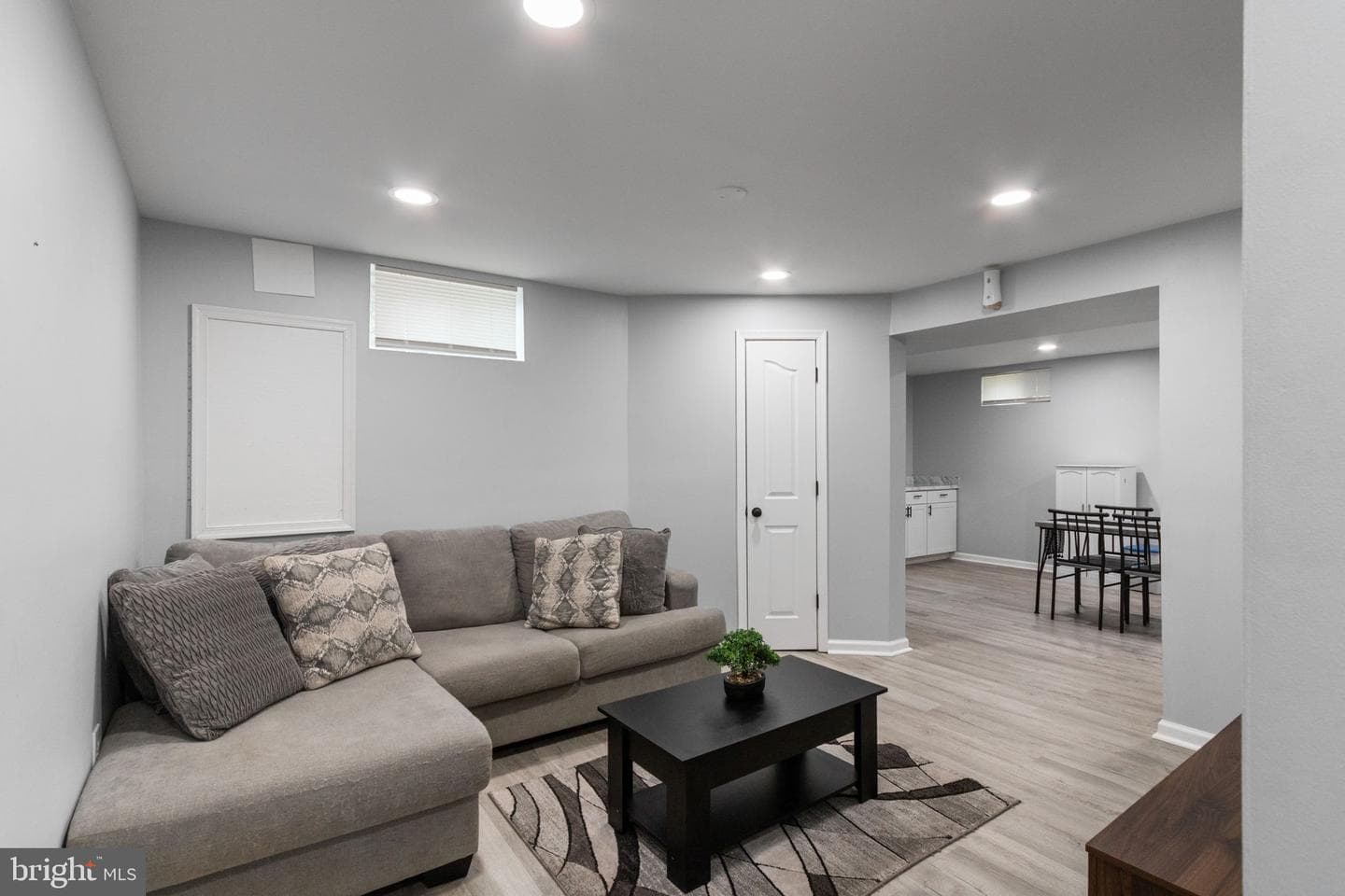 60 Portland Drive photo 35