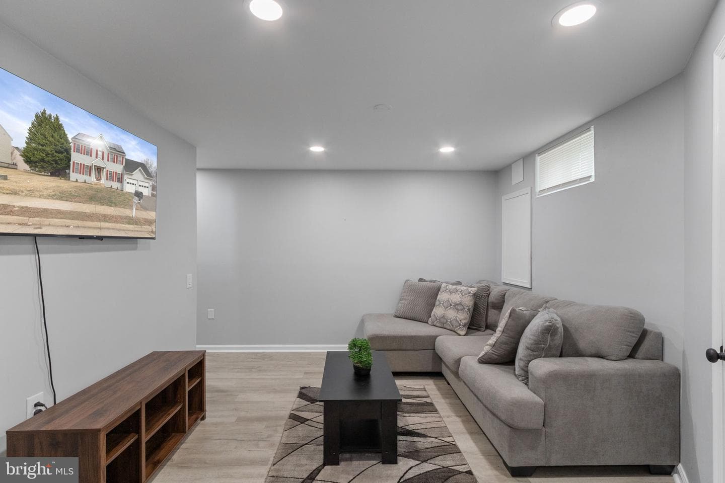 60 Portland Drive photo 36