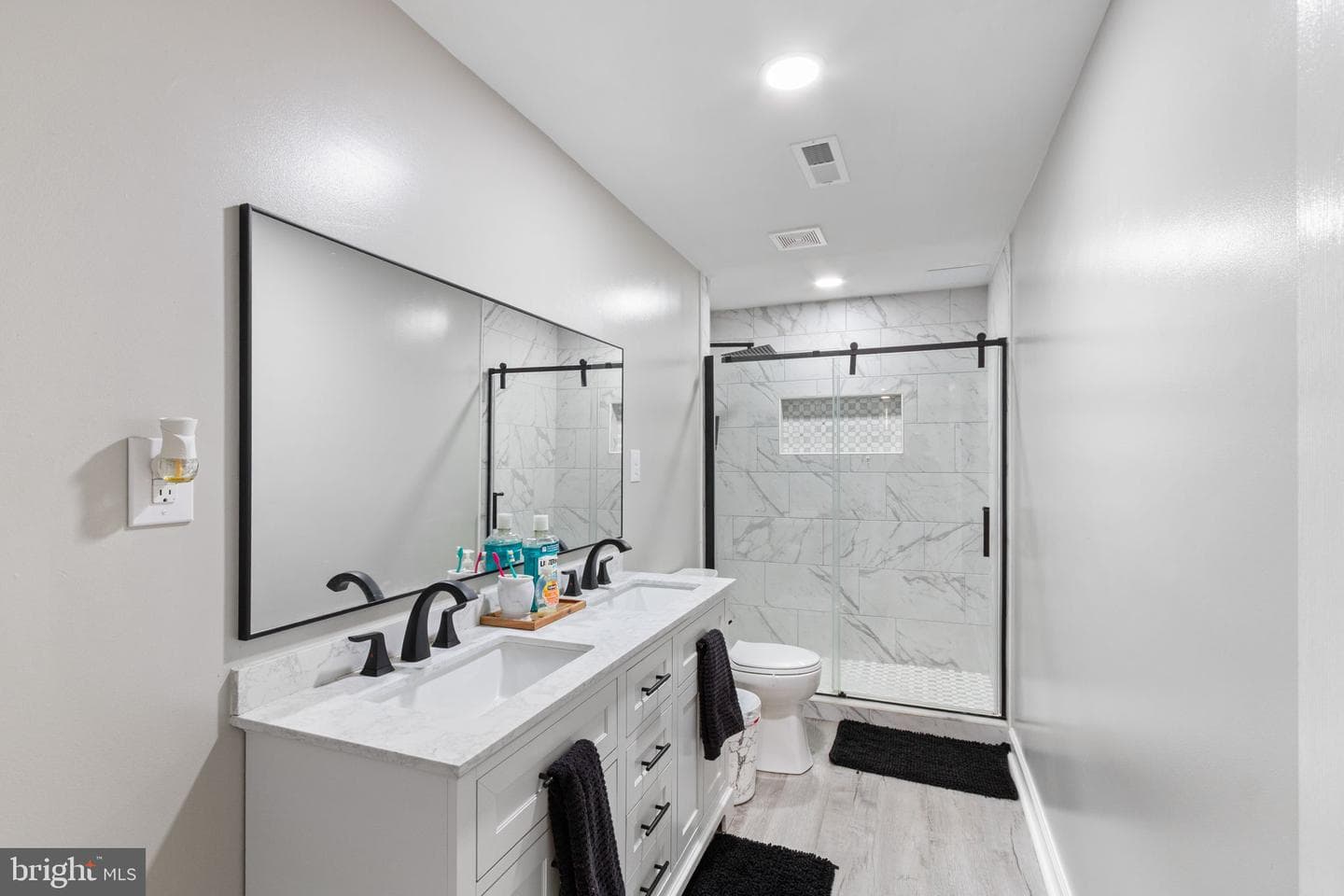 60 Portland Drive photo 41