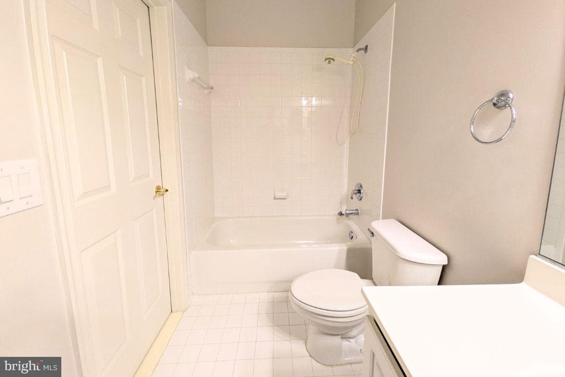 27 Hanover Court photo 40