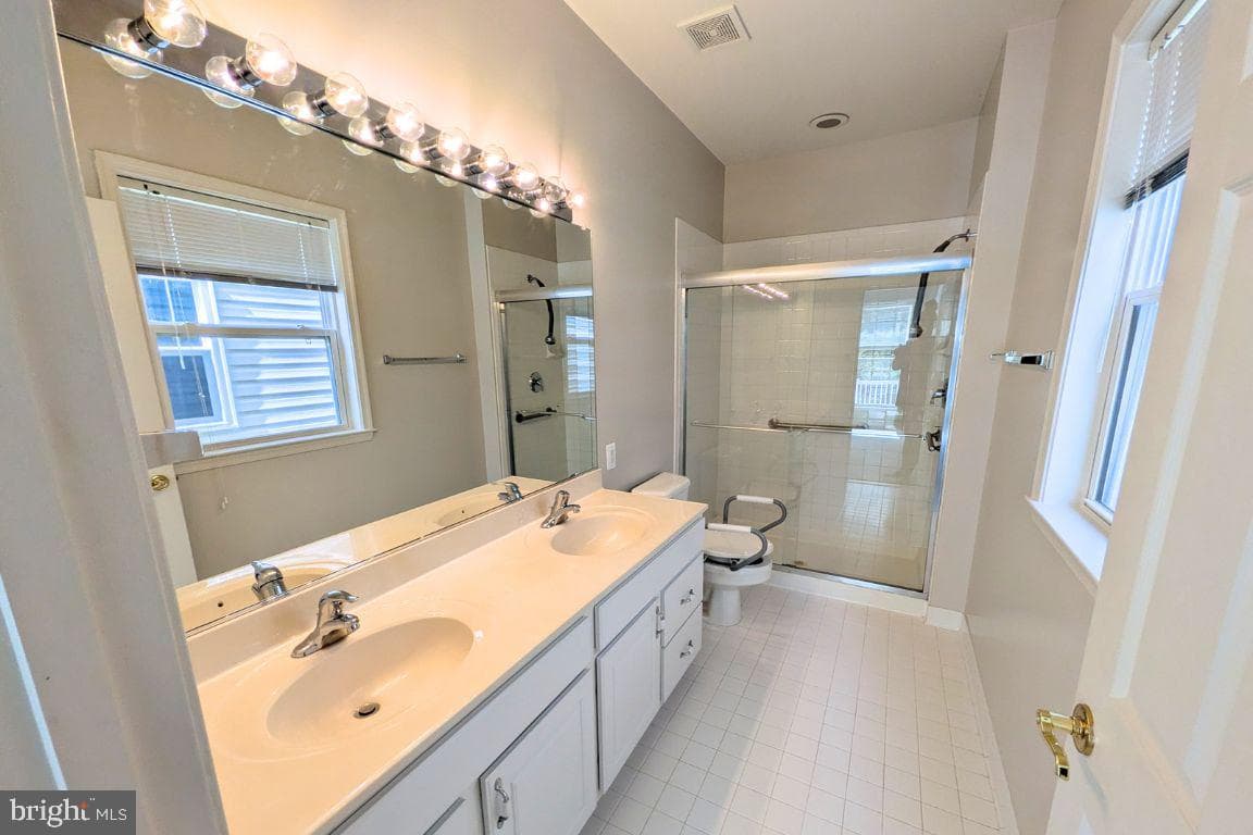 27 Hanover Court photo 53