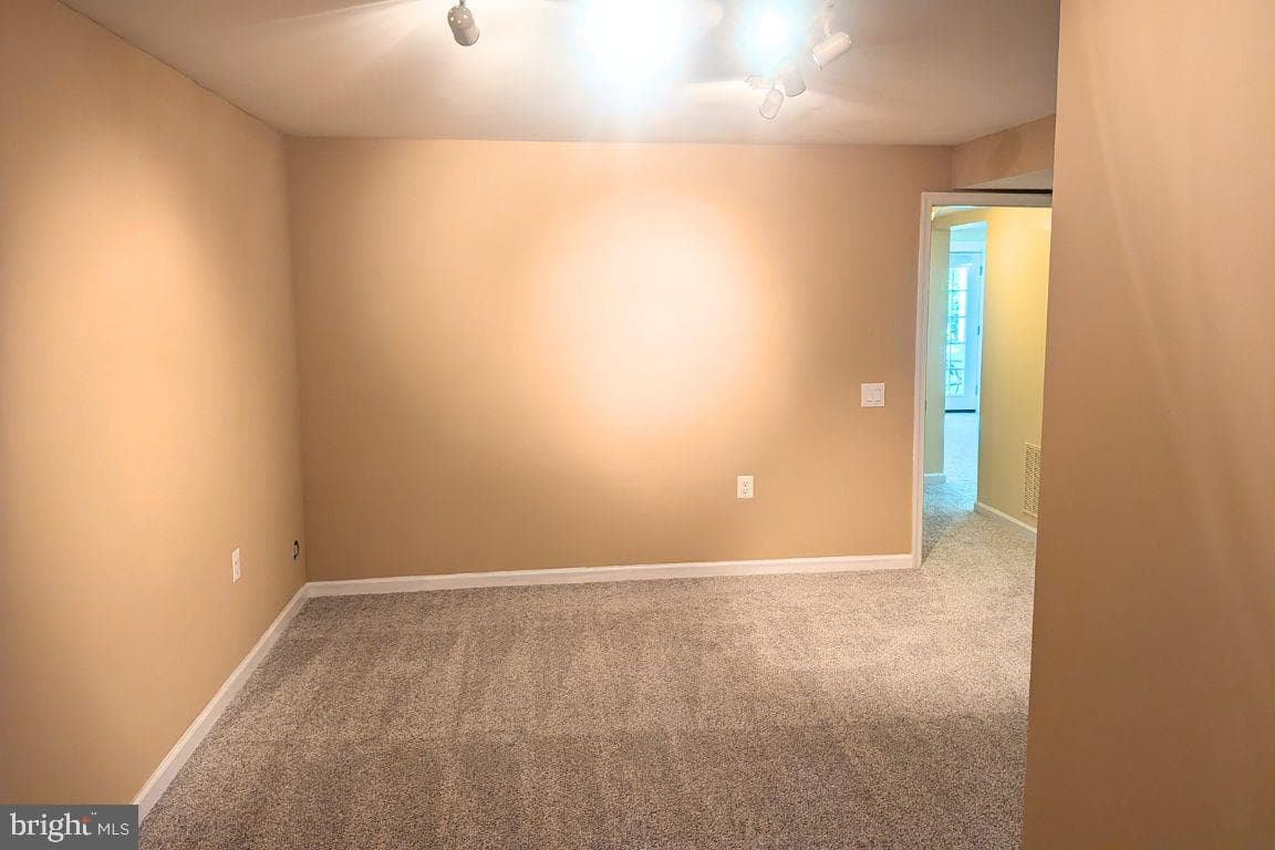 27 Hanover Court photo 63