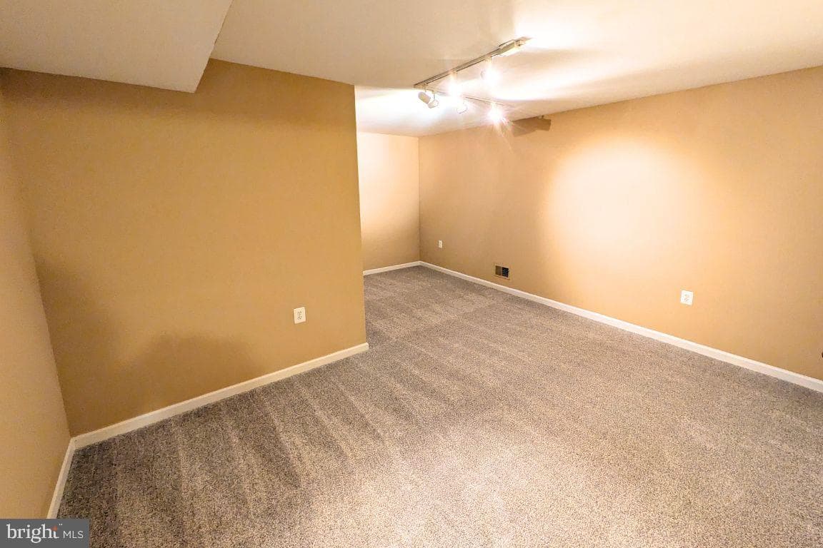 27 Hanover Court photo 64