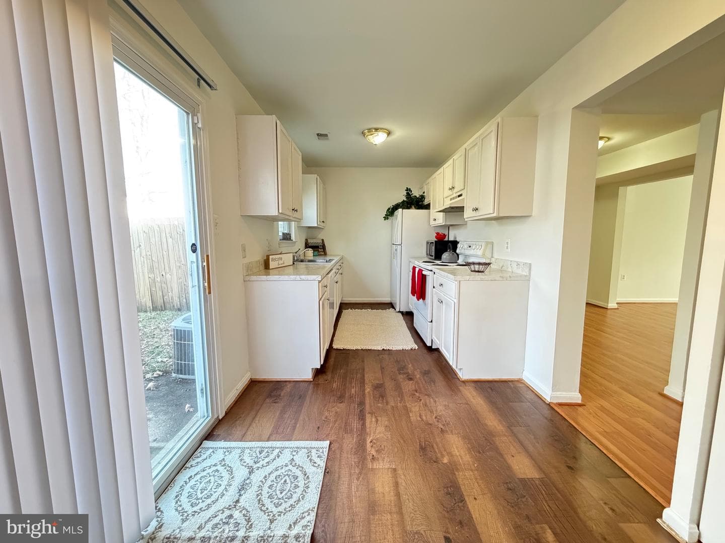 1241 Thomas Jefferson Place photo 11