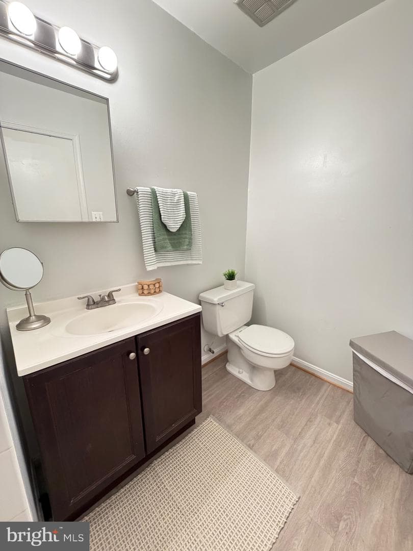 1241 Thomas Jefferson Place photo 17