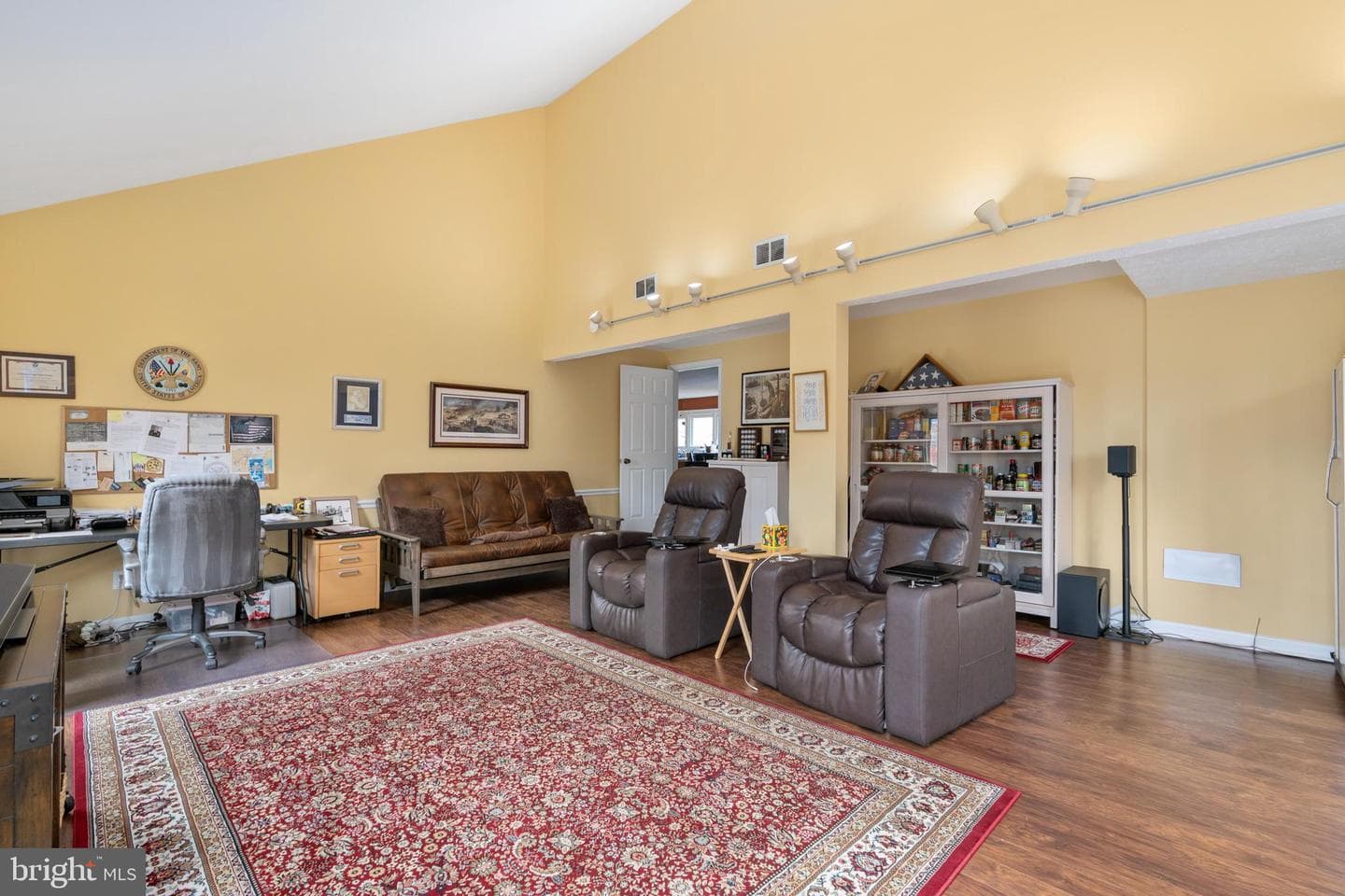 2018 Victoria Drive photo 14