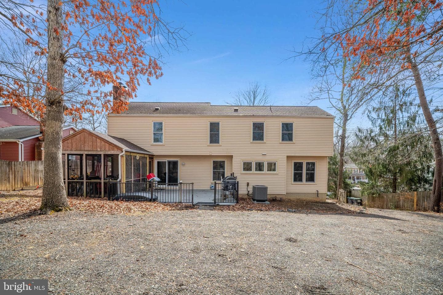 2018 Victoria Drive photo 2