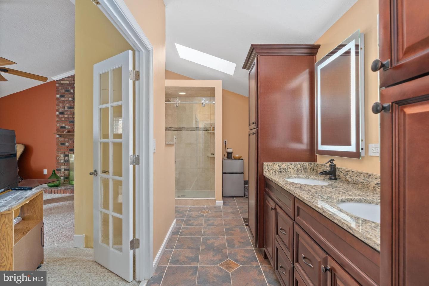 2018 Victoria Drive photo 21