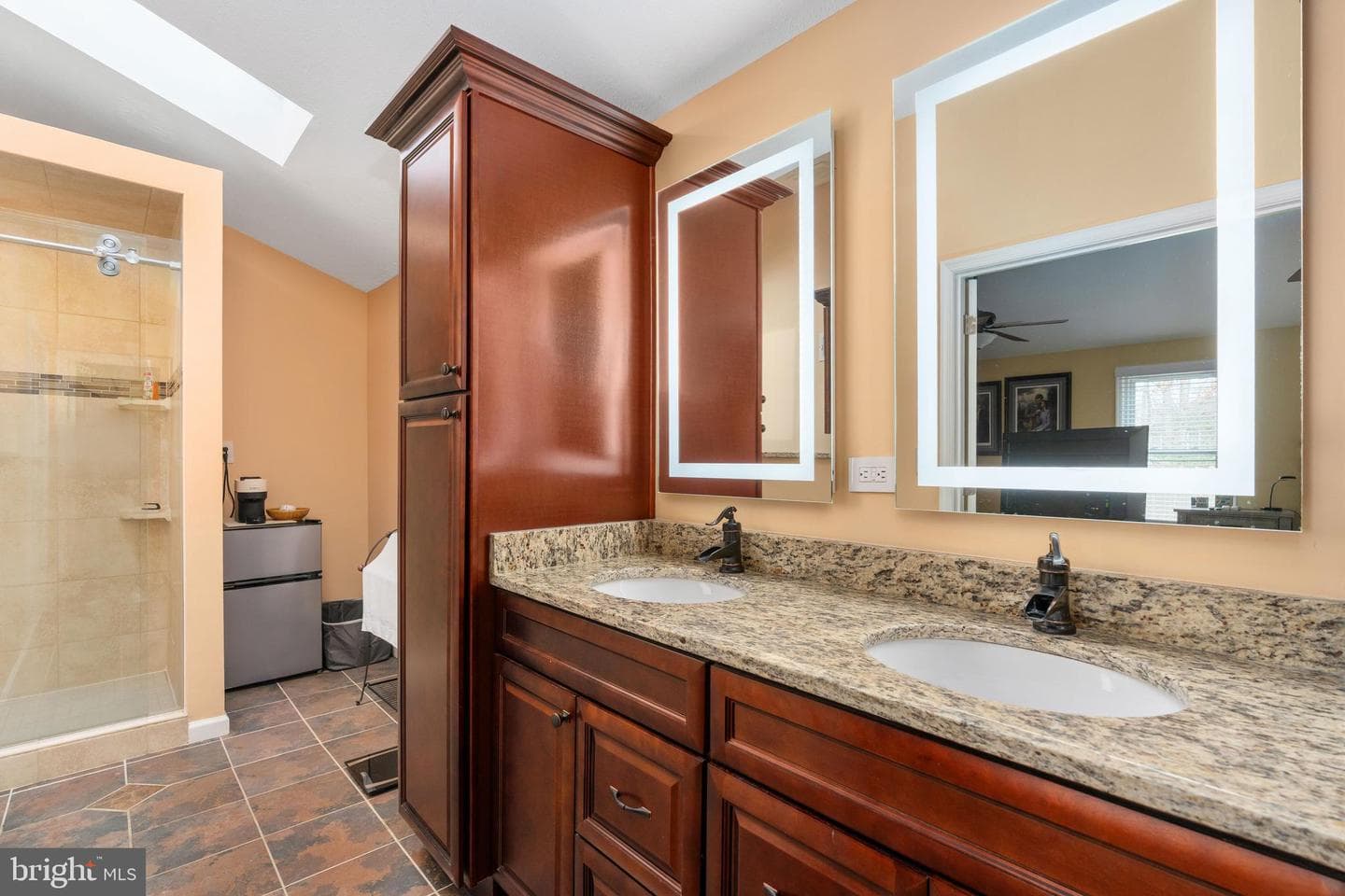 2018 Victoria Drive photo 22