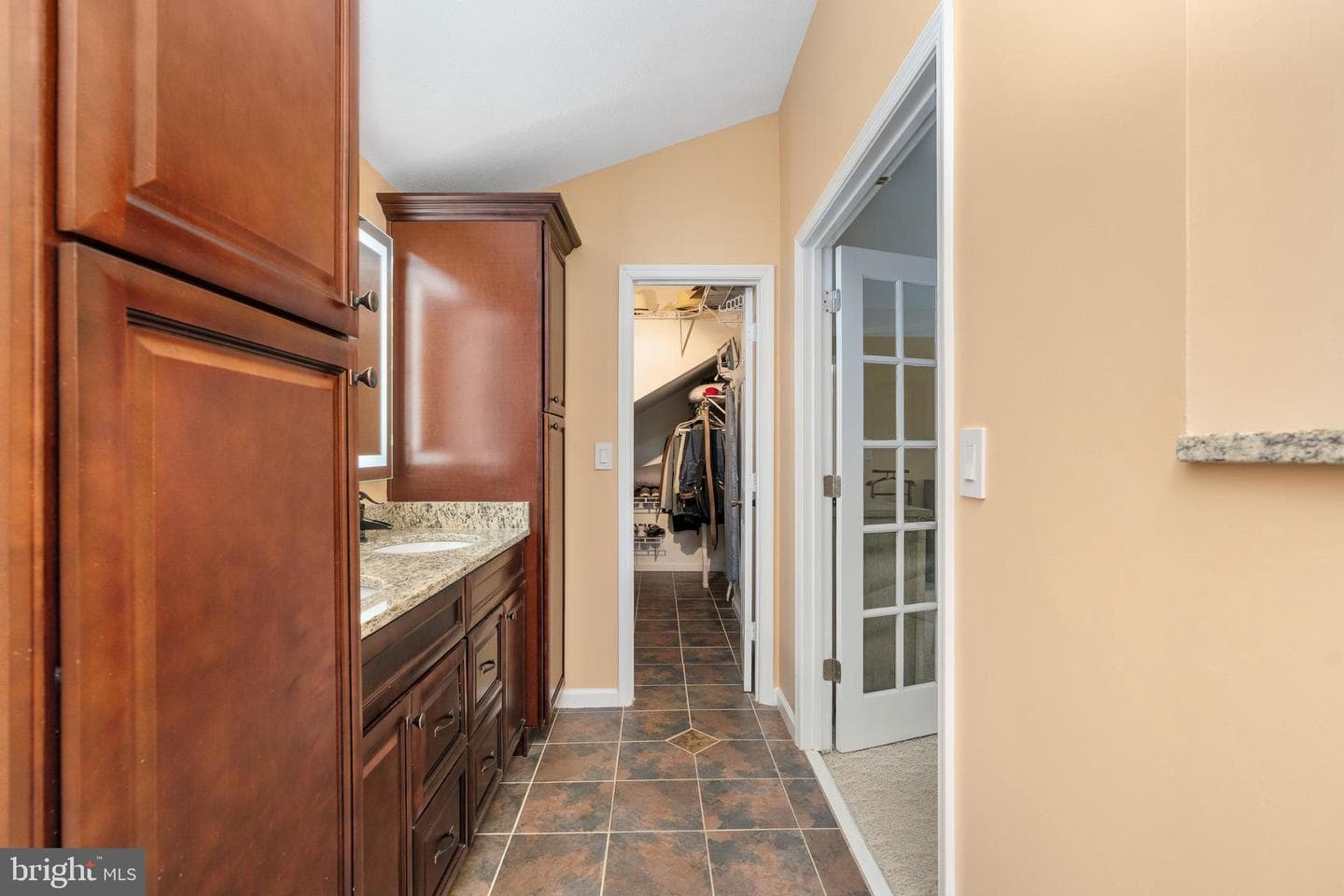 2018 Victoria Drive photo 24