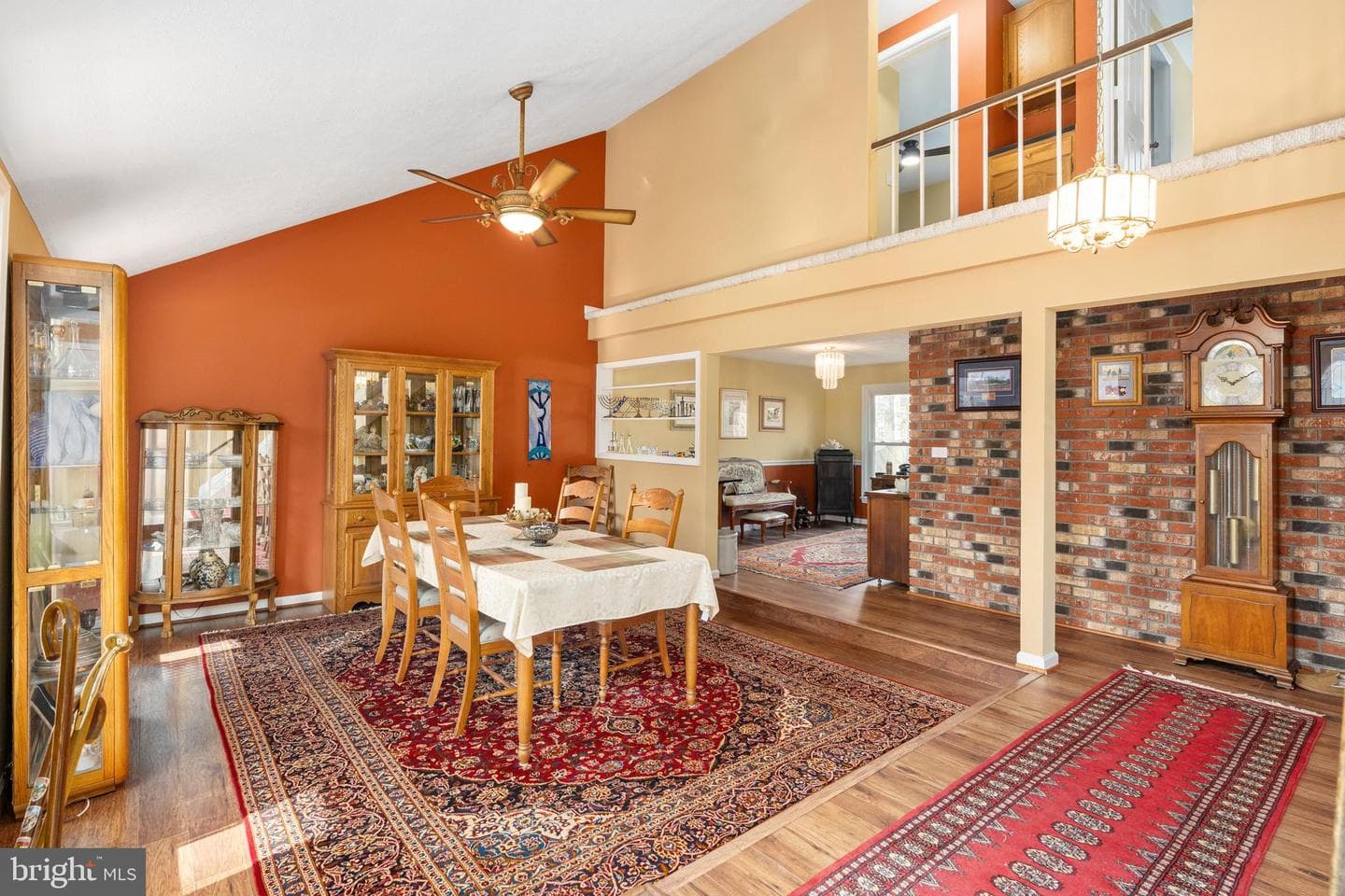 2018 Victoria Drive photo 6