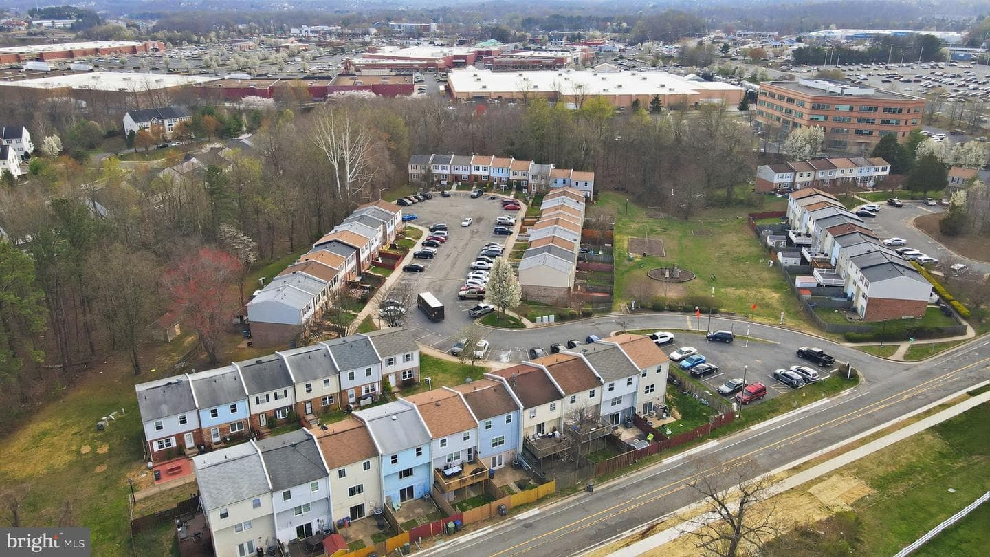 64 Bristol Court photo 3