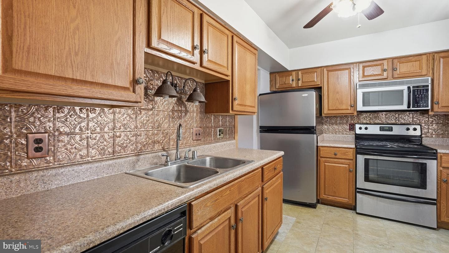 64 Bristol Court photo 4