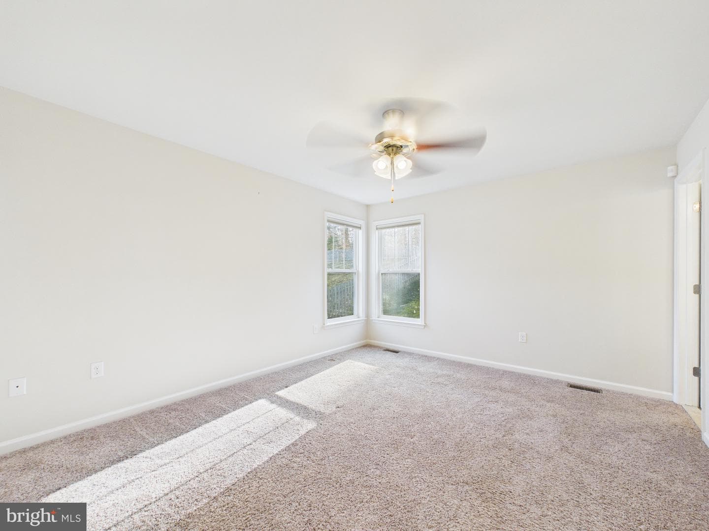 8 Howard Circle photo 14