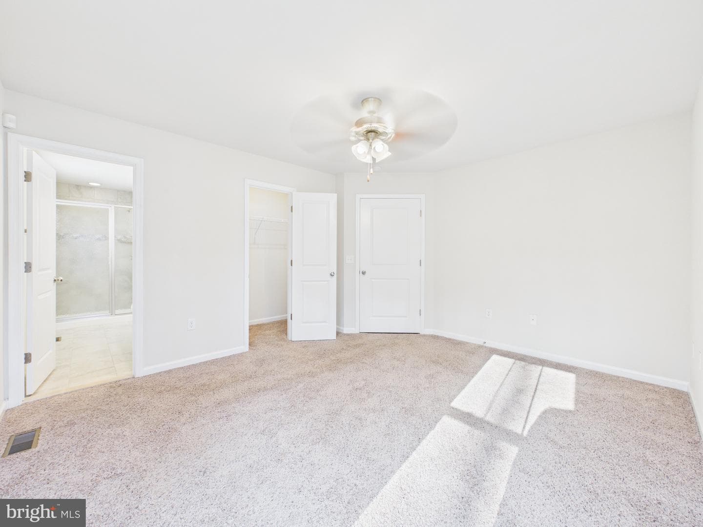 8 Howard Circle photo 15