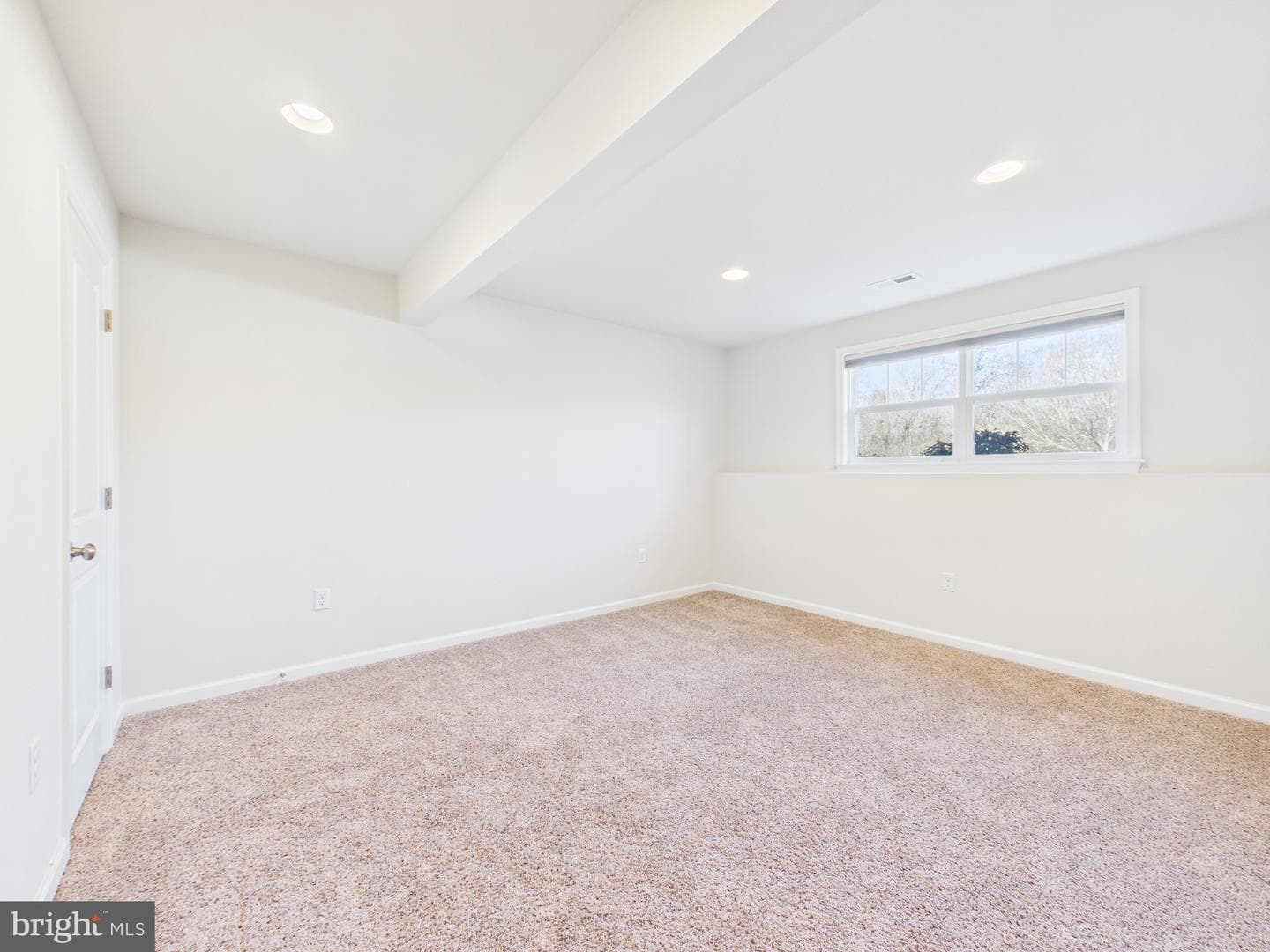8 Howard Circle photo 25