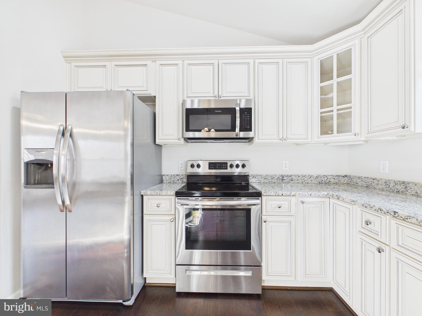 8 Howard Circle photo 5