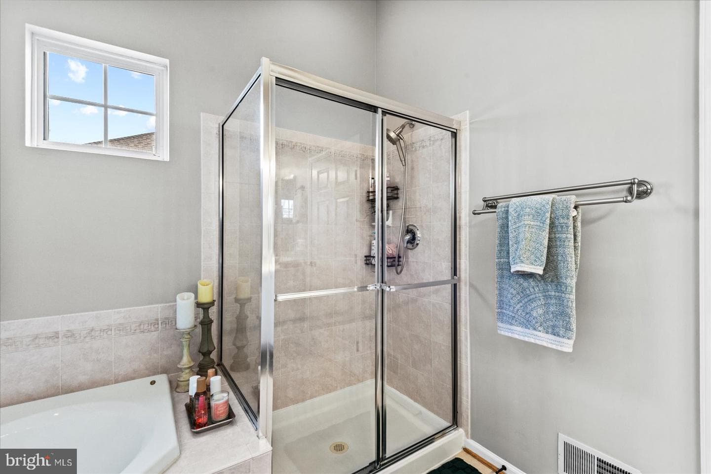 73 Kinross Drive photo 32