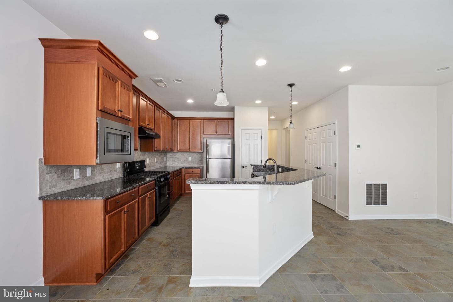 196 Denison Street photo 19