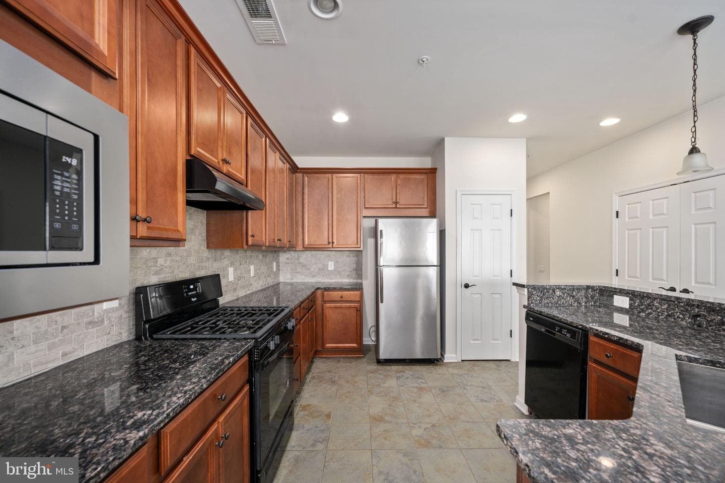 196 Denison Street photo 21