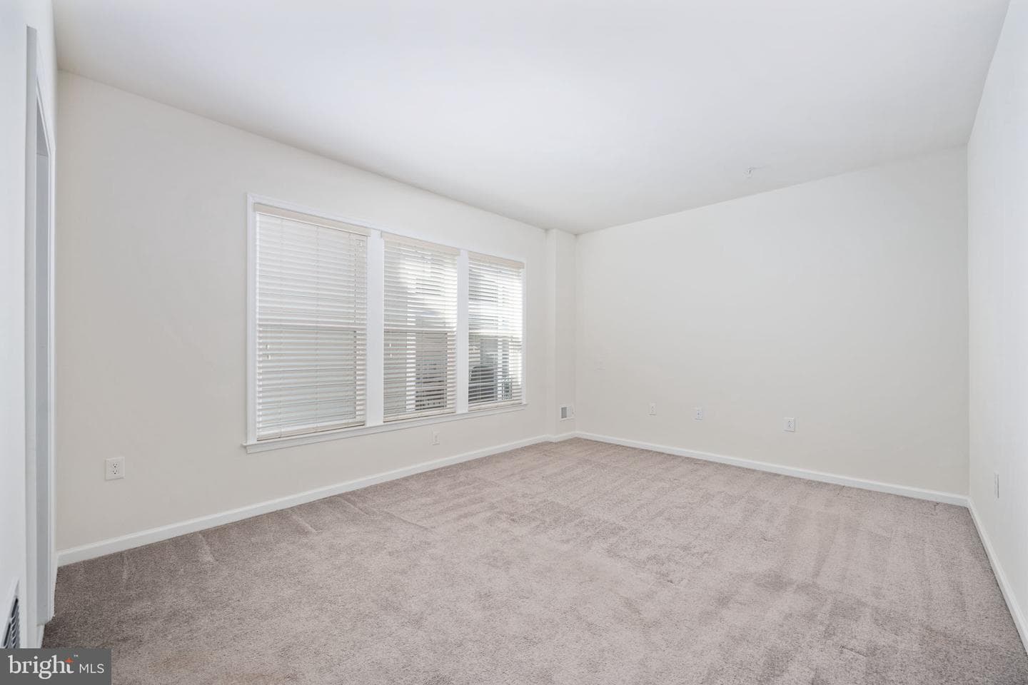 196 Denison Street photo 35