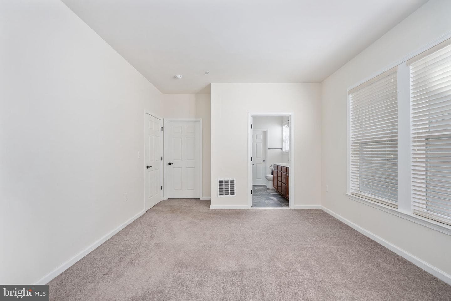 196 Denison Street photo 37