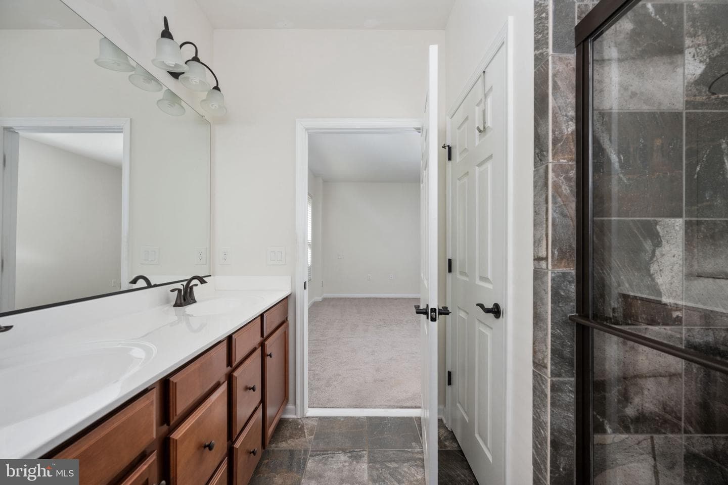 196 Denison Street photo 41