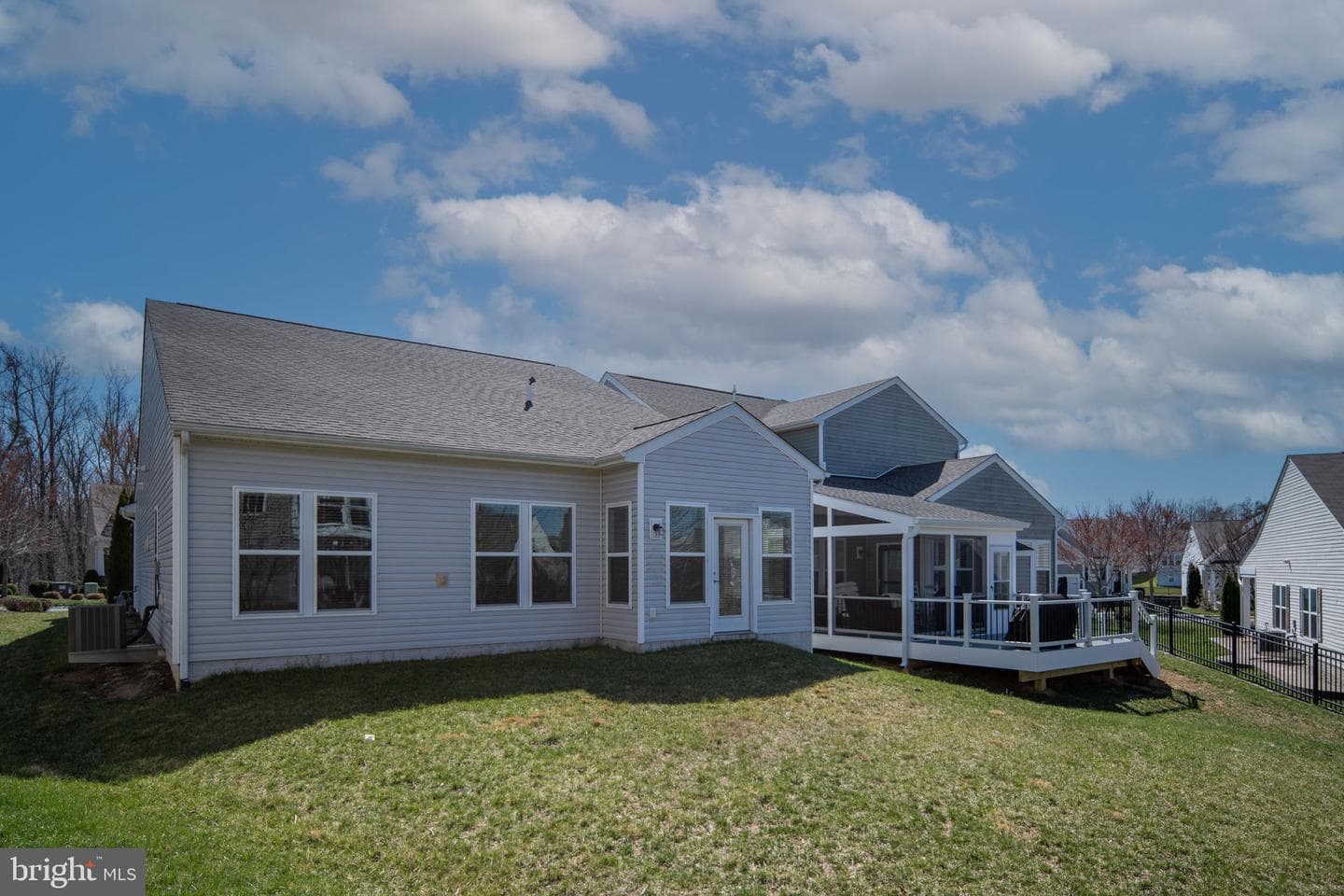196 Denison Street photo 45