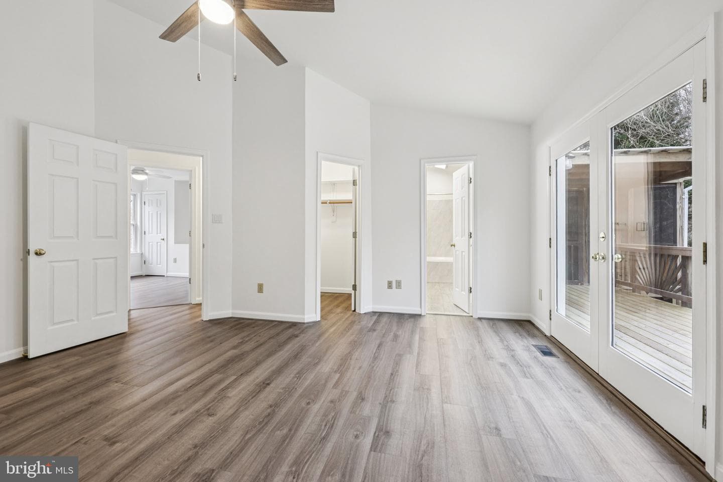 13 Howard Circle photo 15
