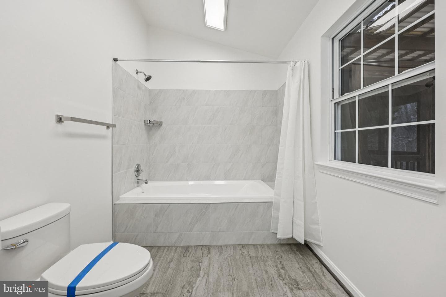 13 Howard Circle photo 17