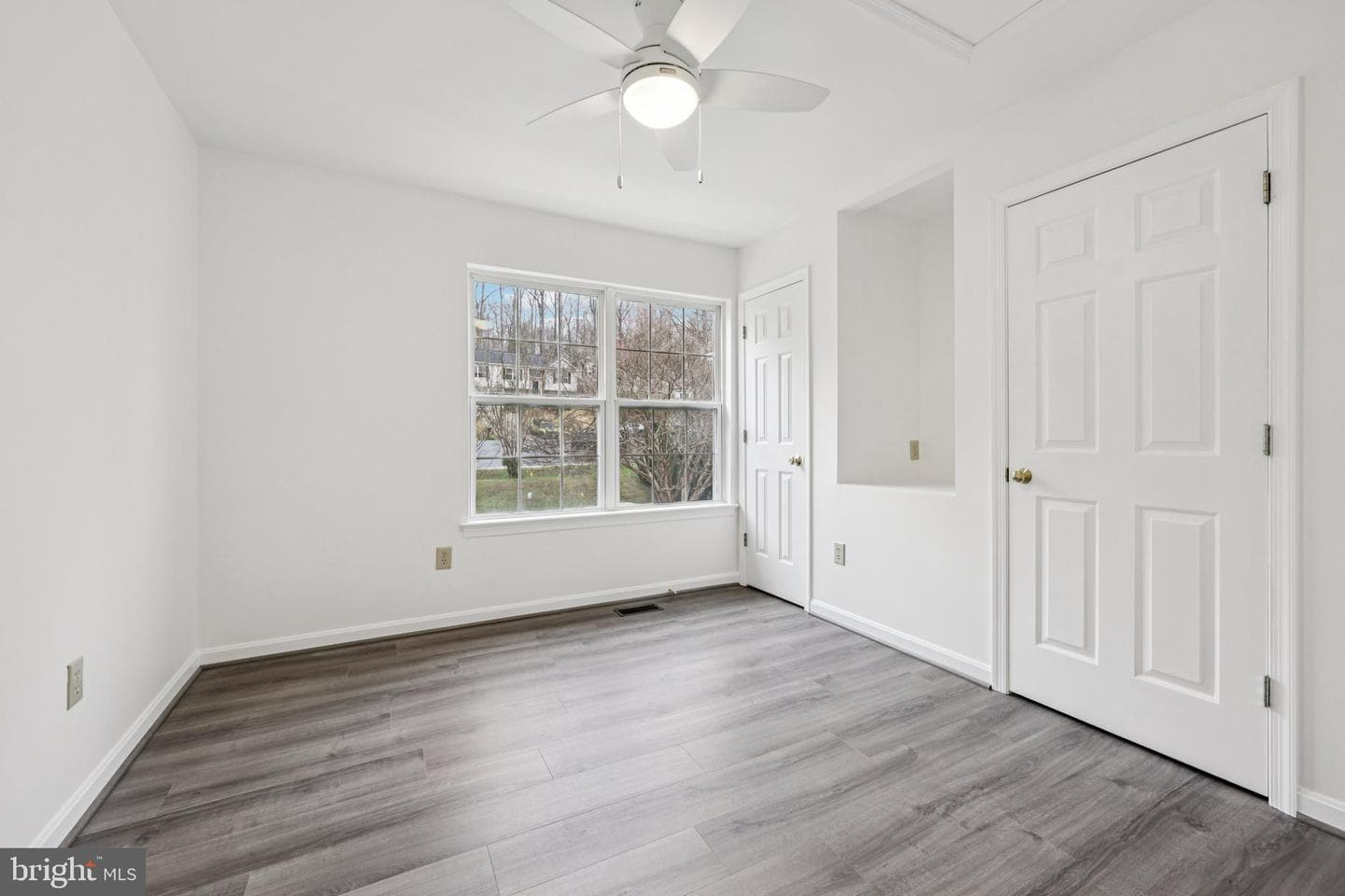 13 Howard Circle photo 19