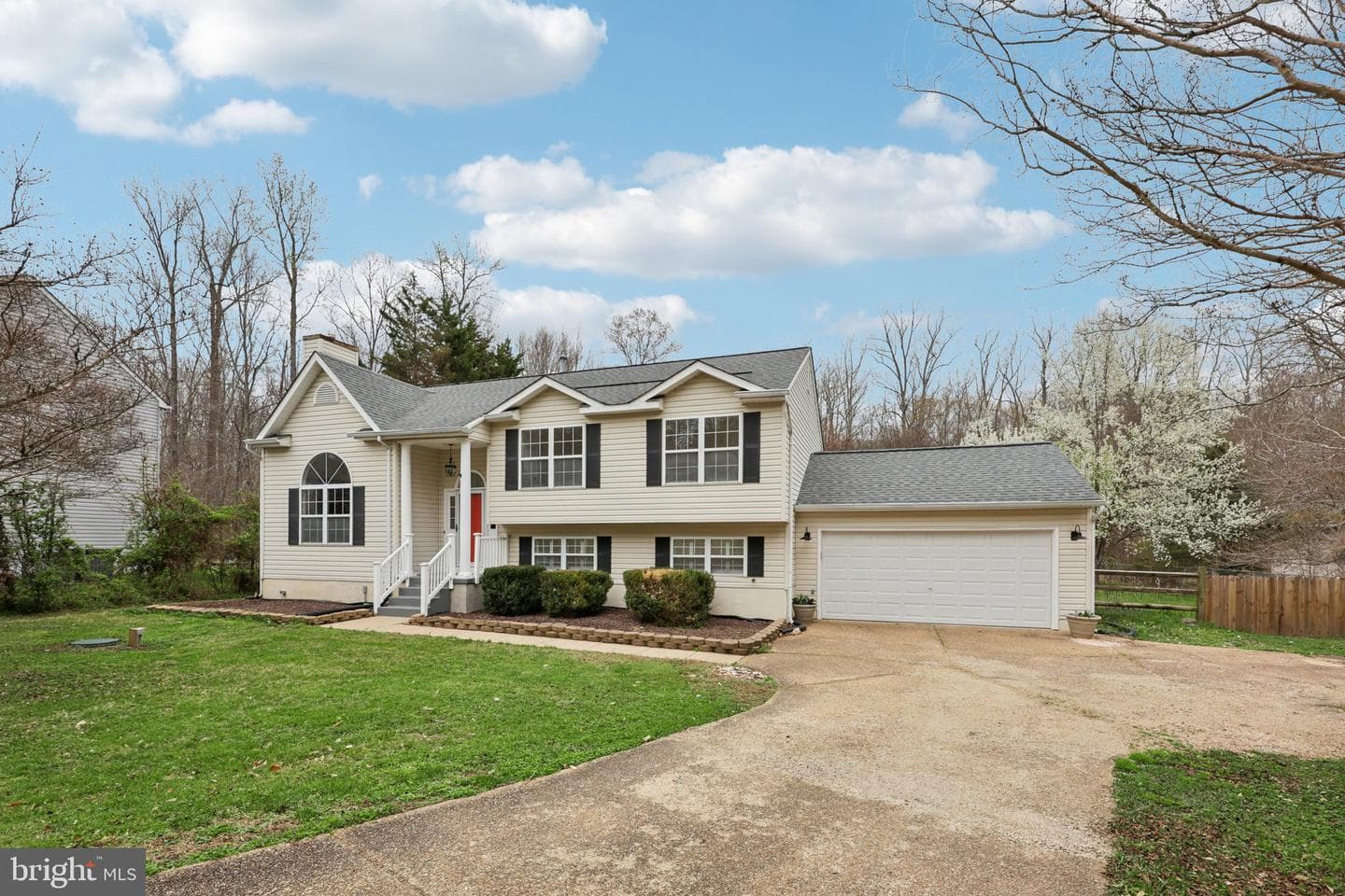 13 Howard Circle photo 2