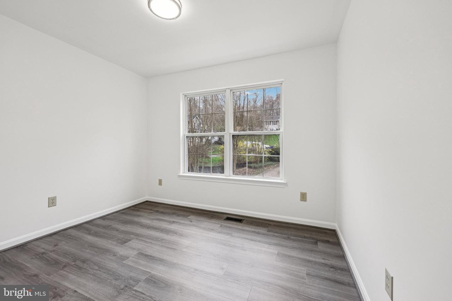 13 Howard Circle photo 21