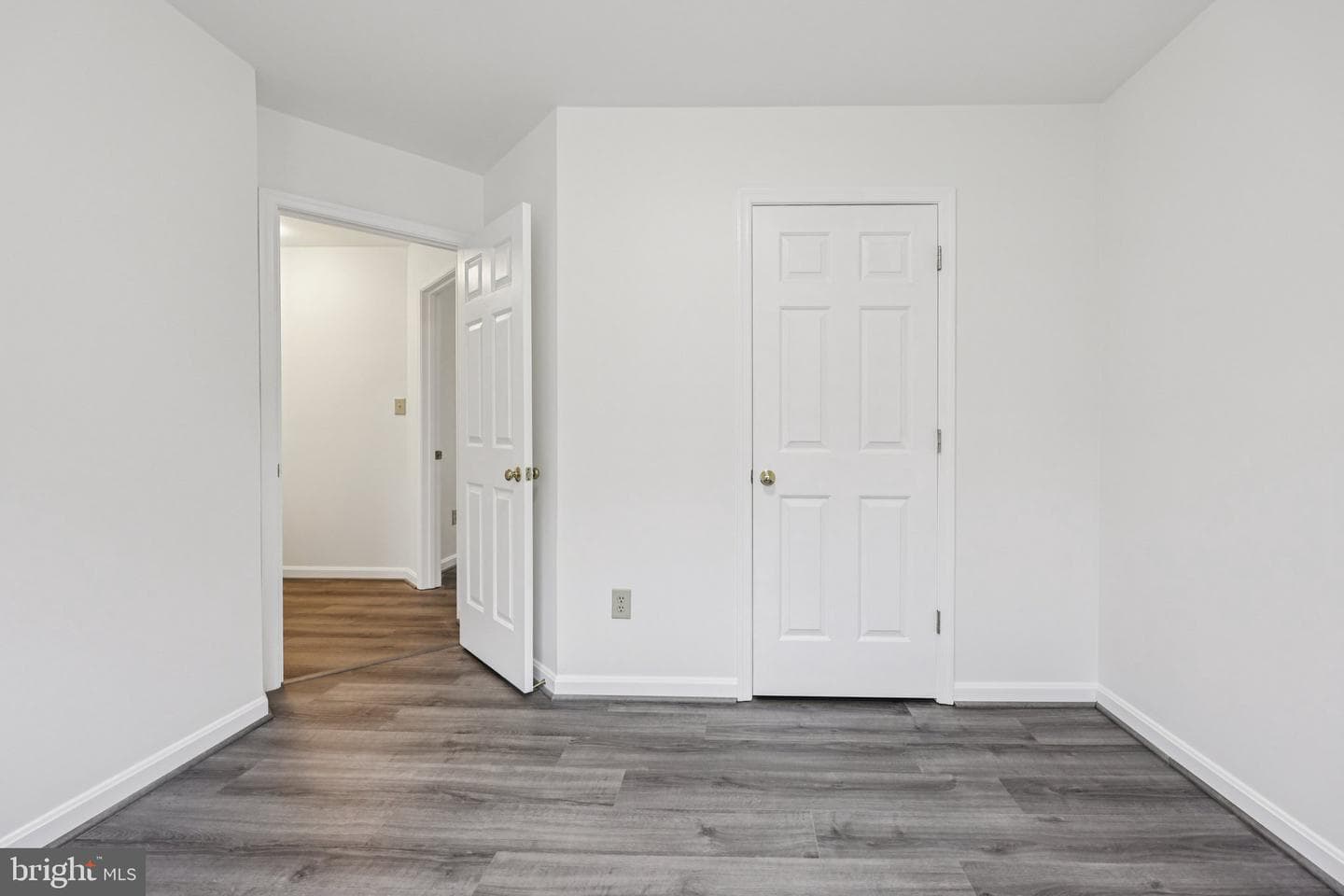 13 Howard Circle photo 22