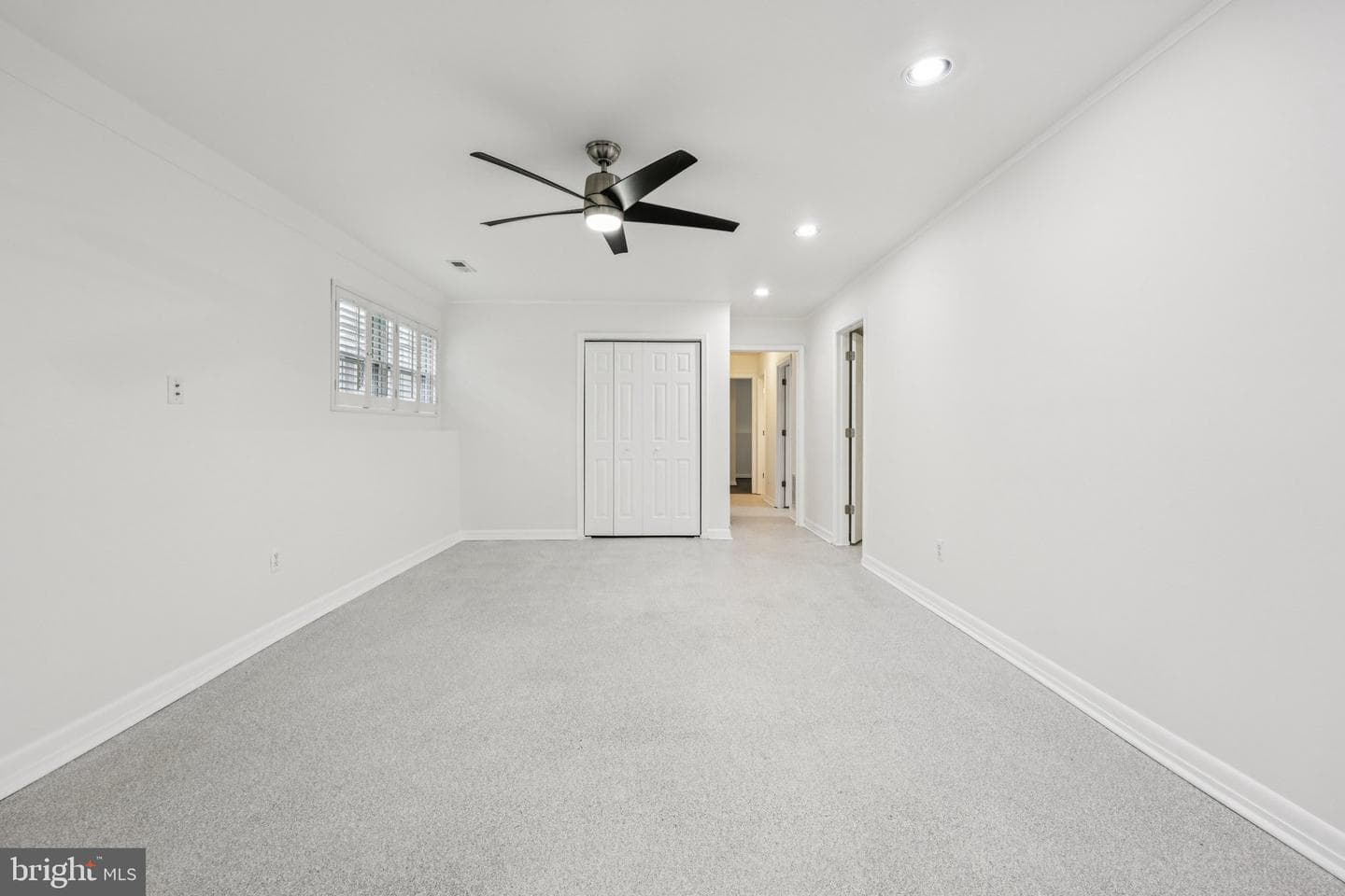 13 Howard Circle photo 25