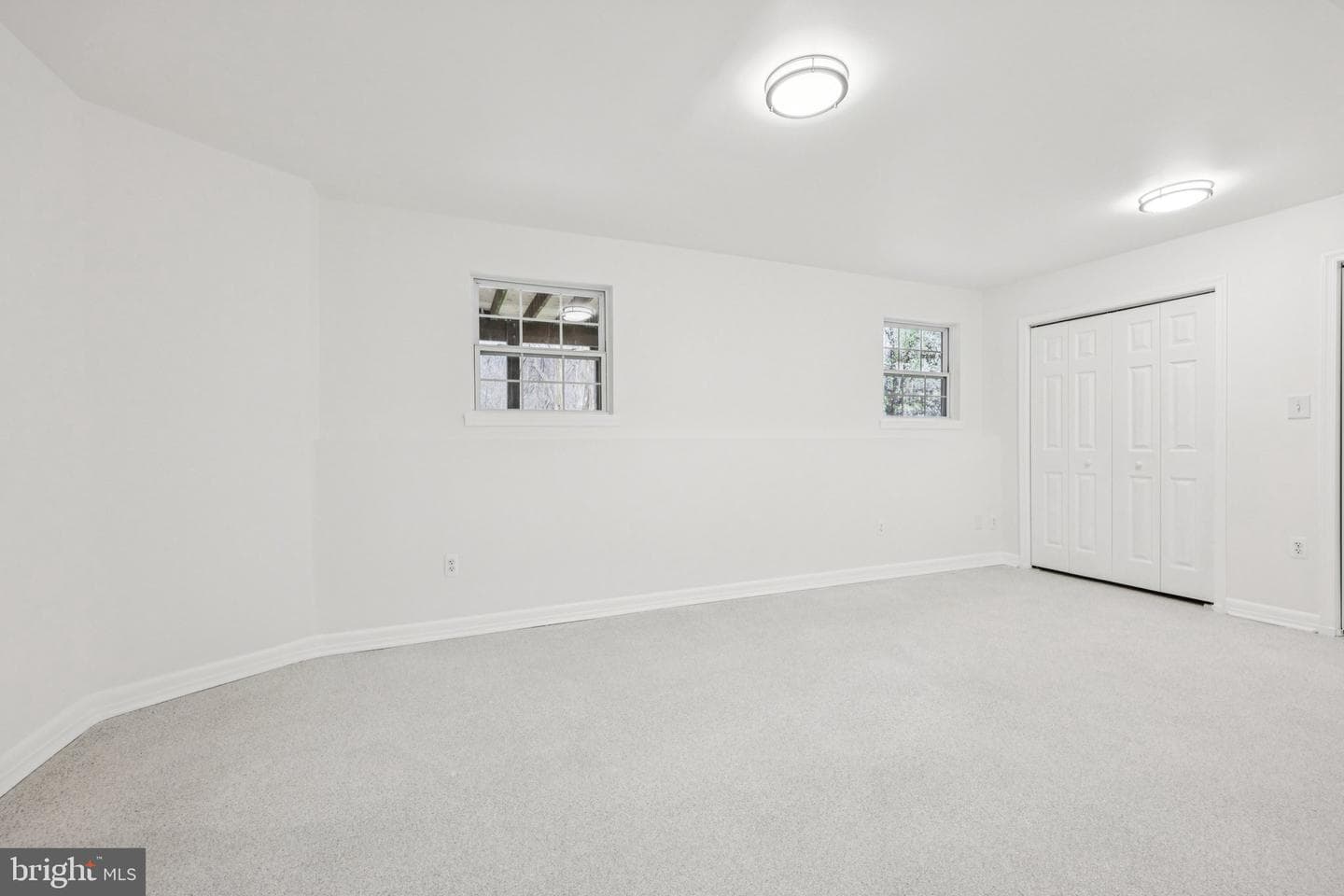 13 Howard Circle photo 31