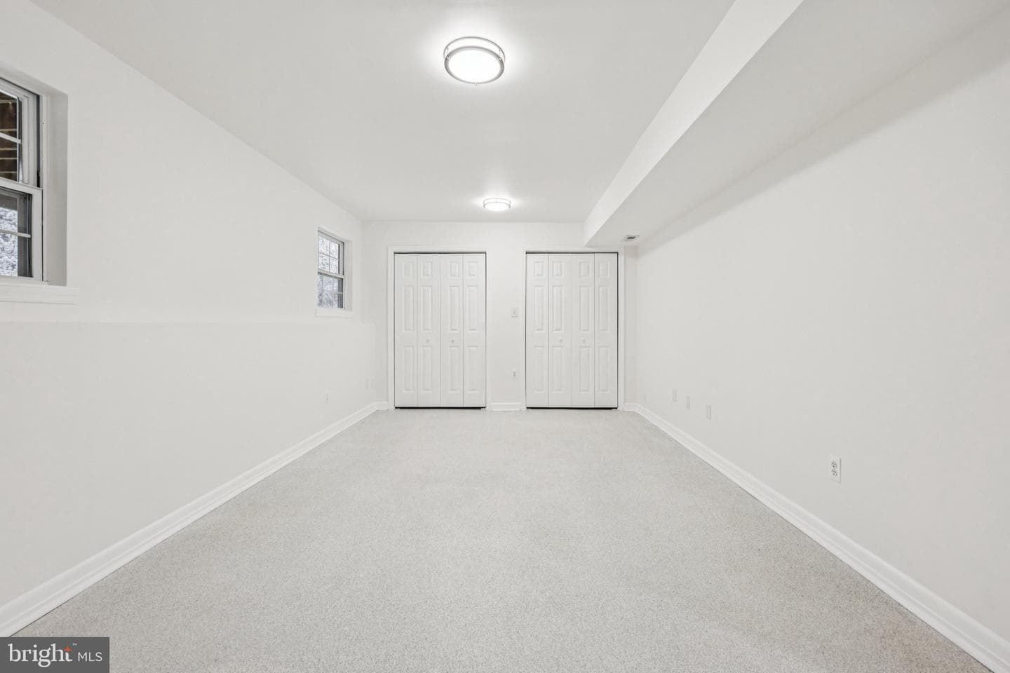 13 Howard Circle photo 32