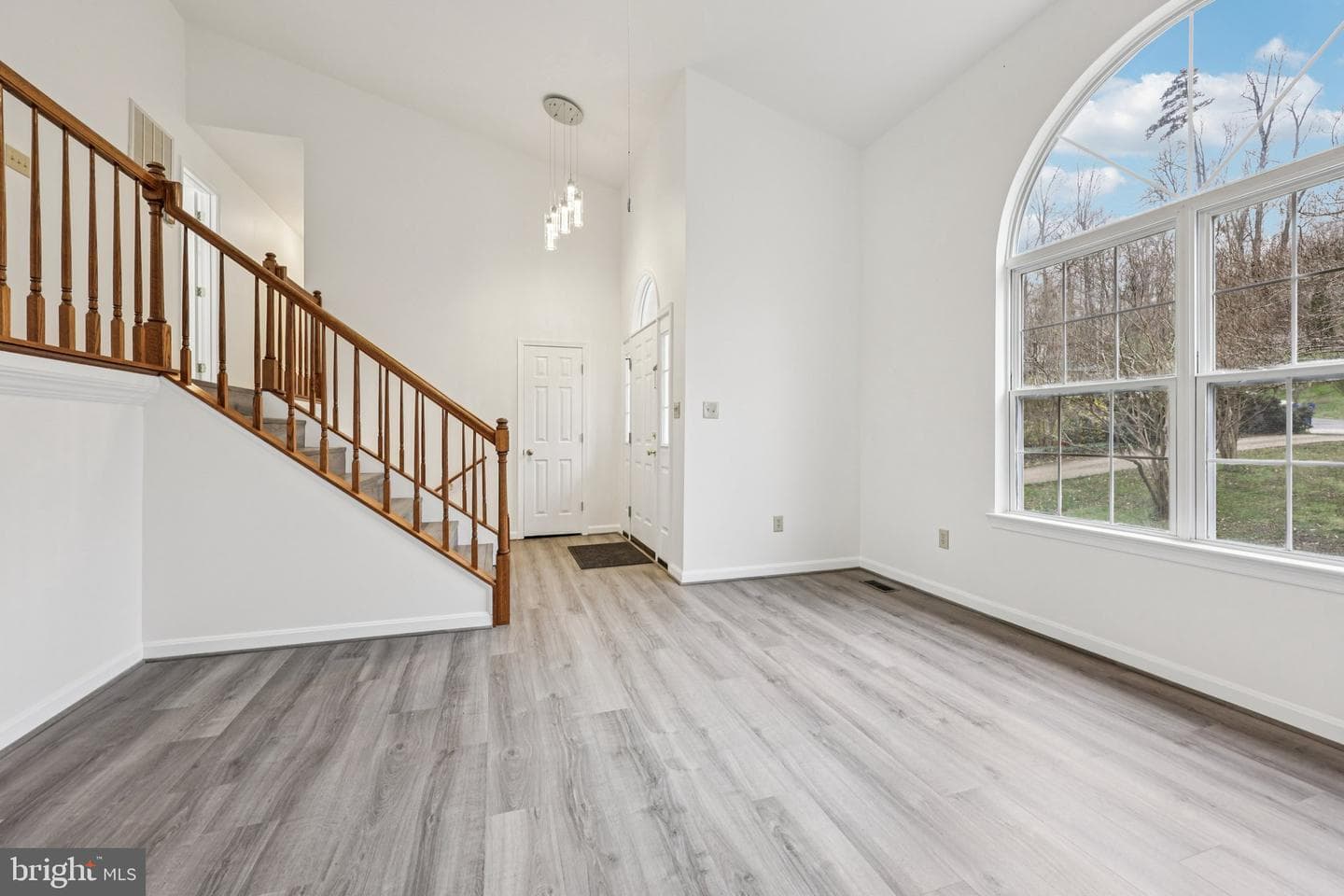 13 Howard Circle photo 5