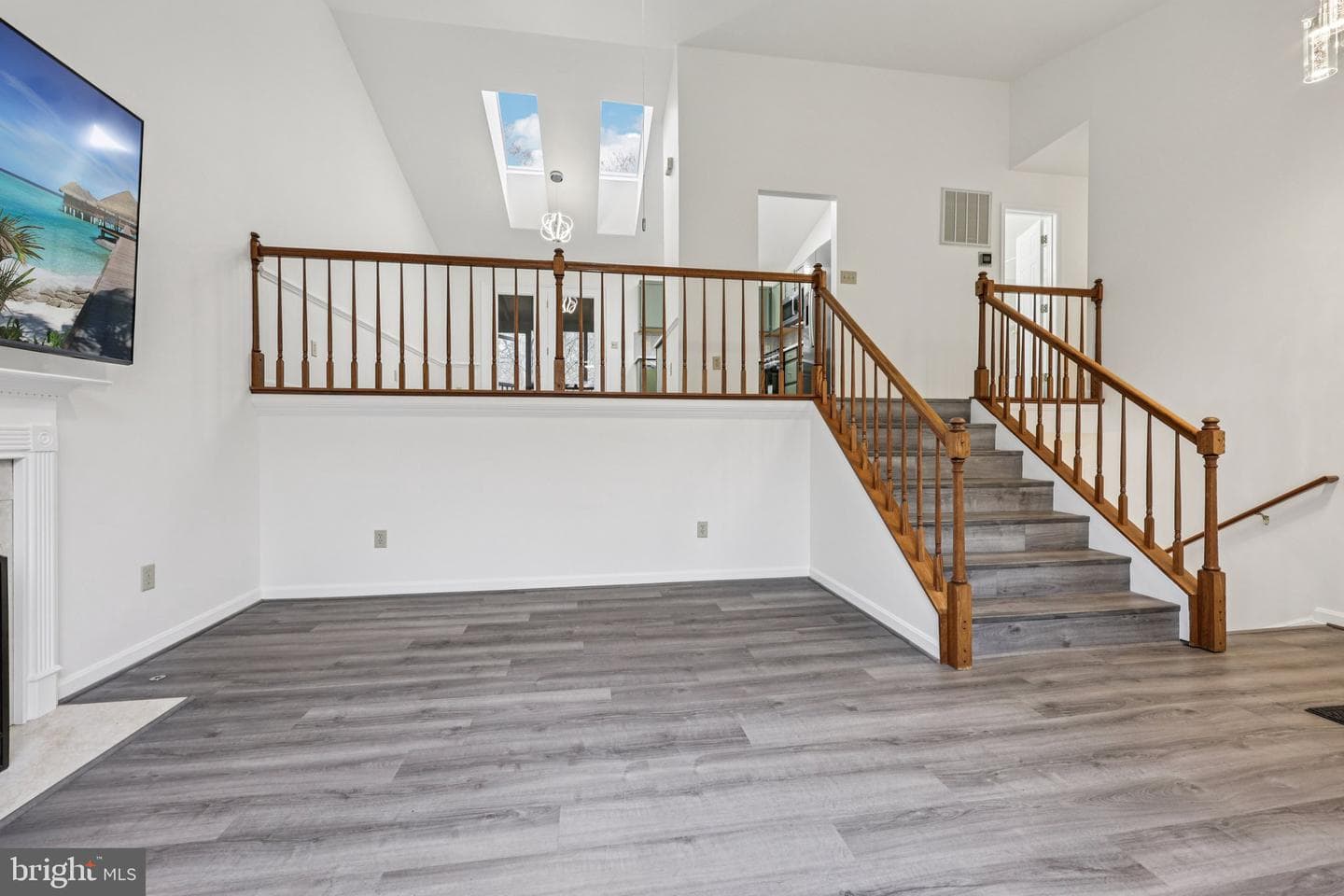 13 Howard Circle photo 7
