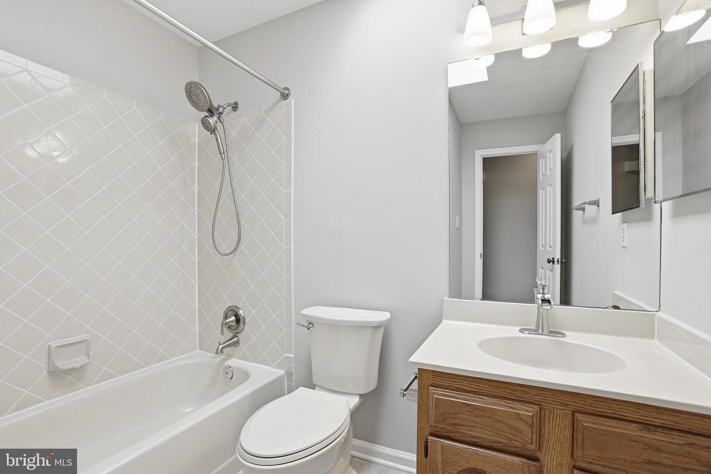 6 Lord Fairfax Drive photo 23