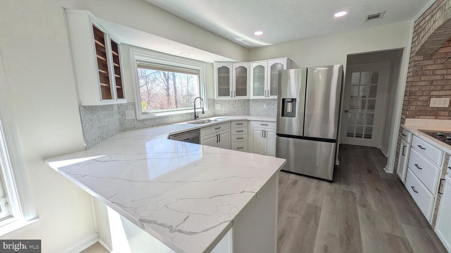 205 Admiral Cove photo 9