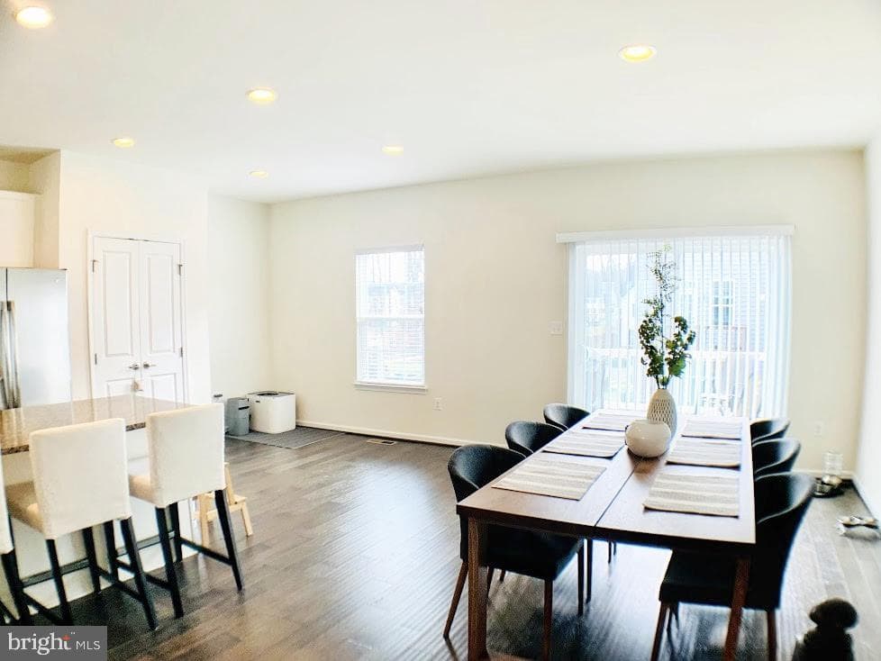 307 Streamview Drive photo 2