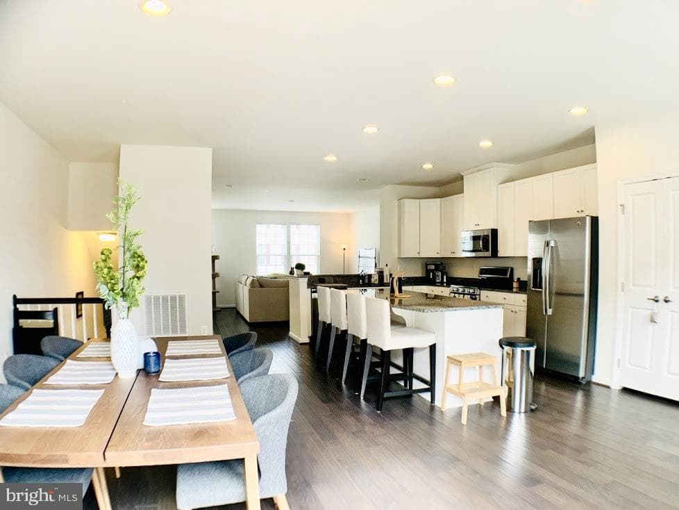 307 Streamview Drive photo 4