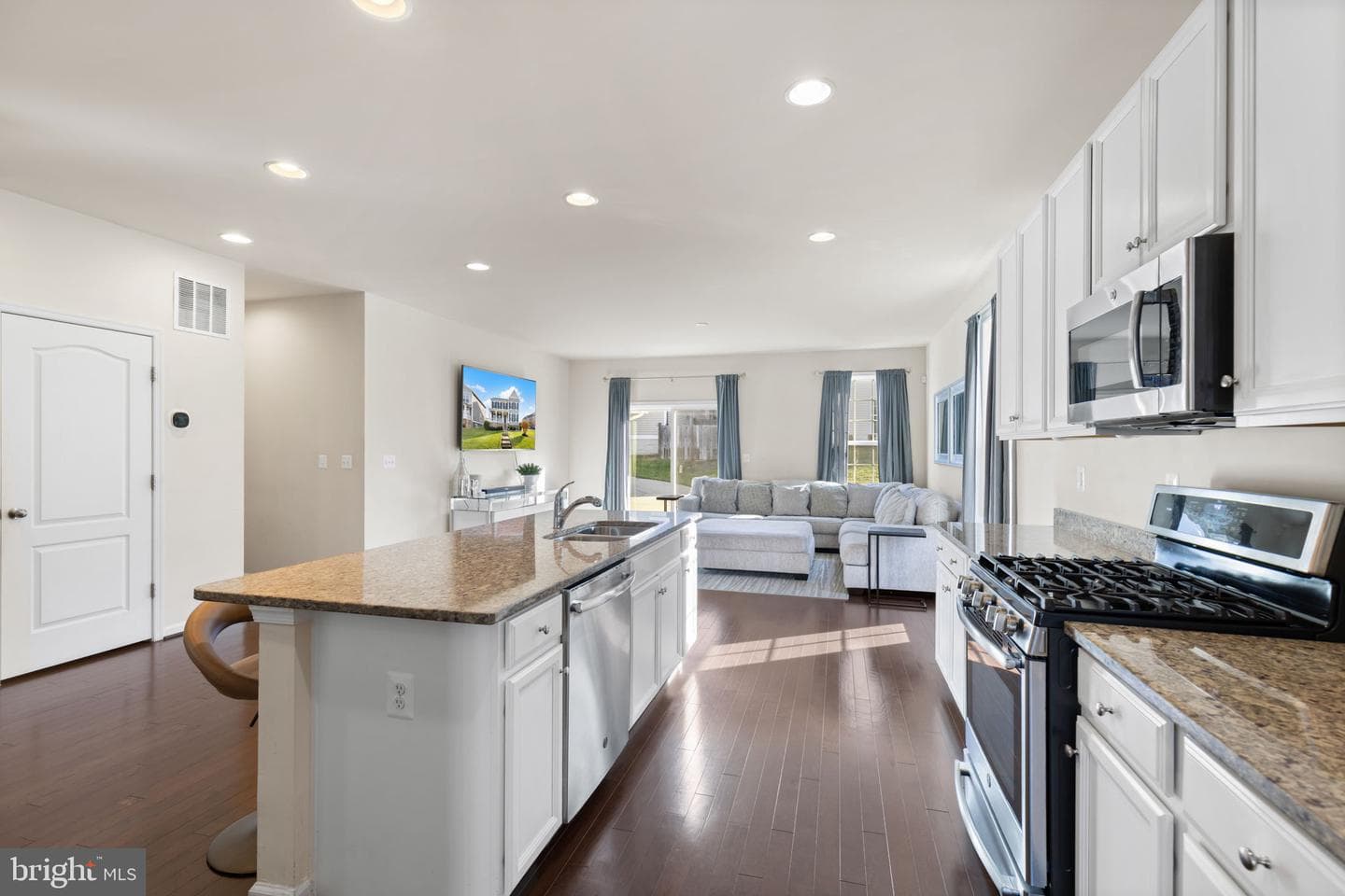 220 Almond Drive photo 10