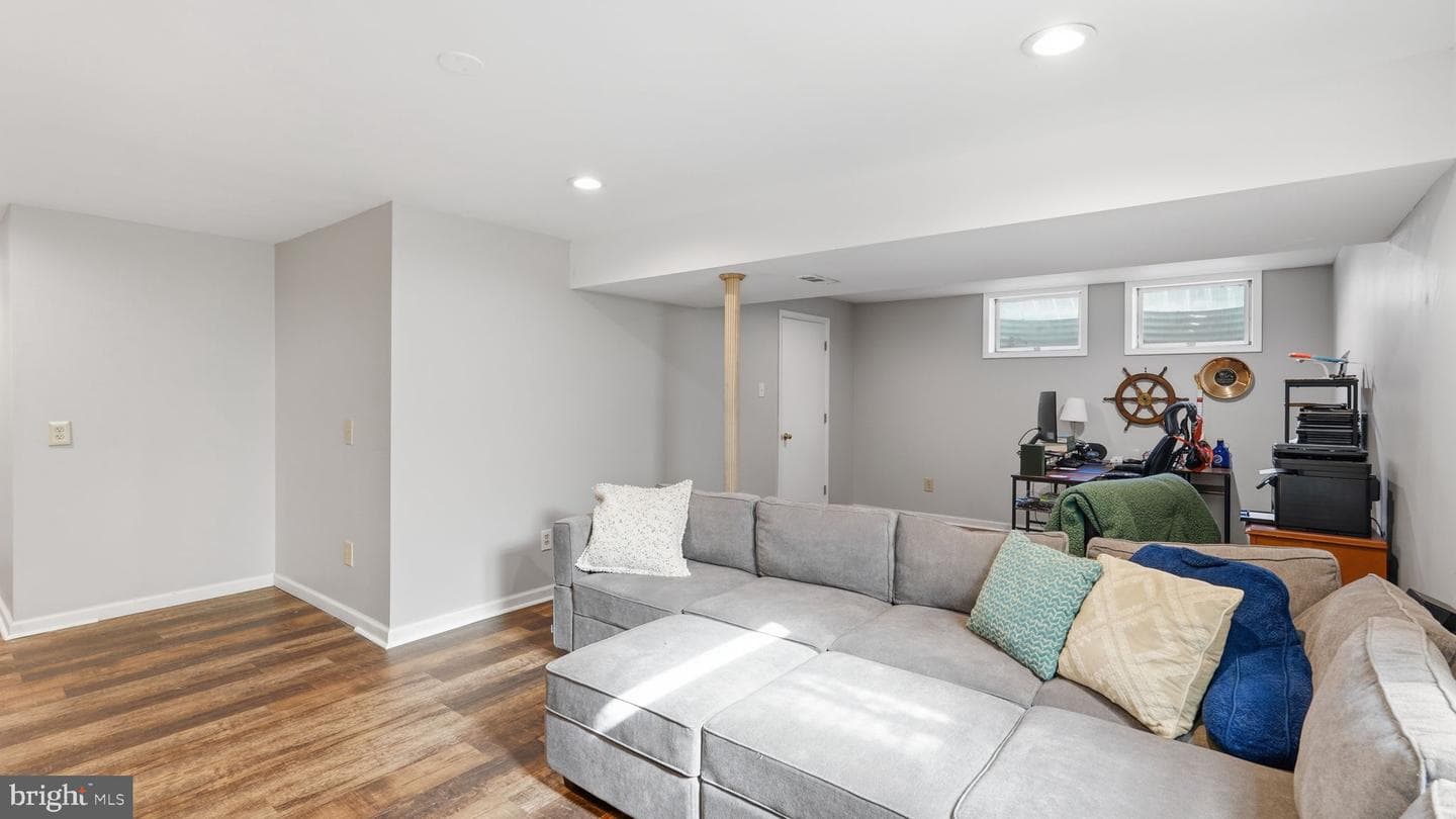 4 Exeter Lane photo 35