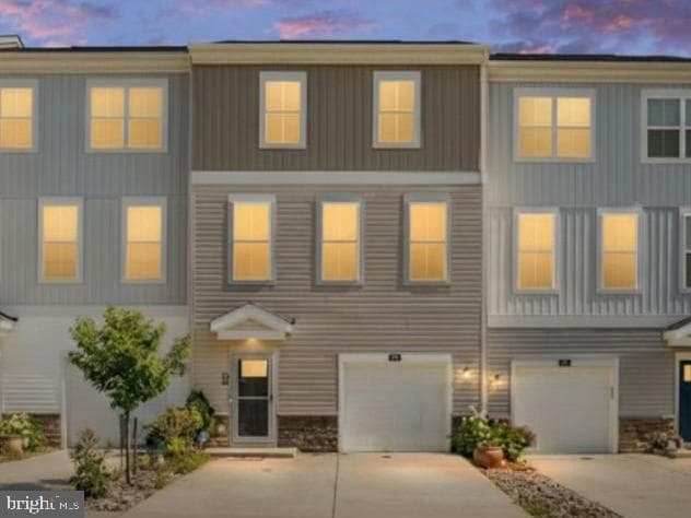 424 Honeyberry Lane photo 1