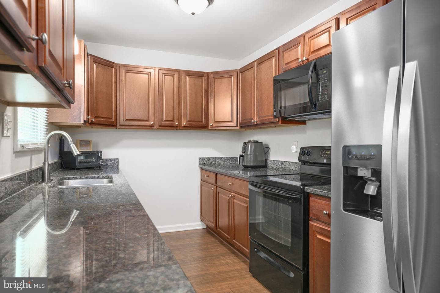1109 Thomas Jefferson Place photo 13