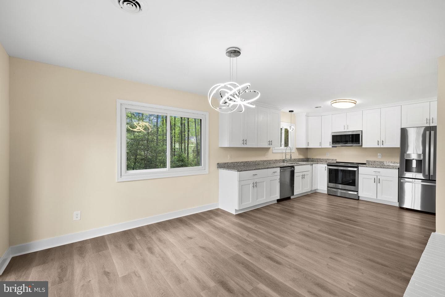1070 Lakeview Dr photo 12