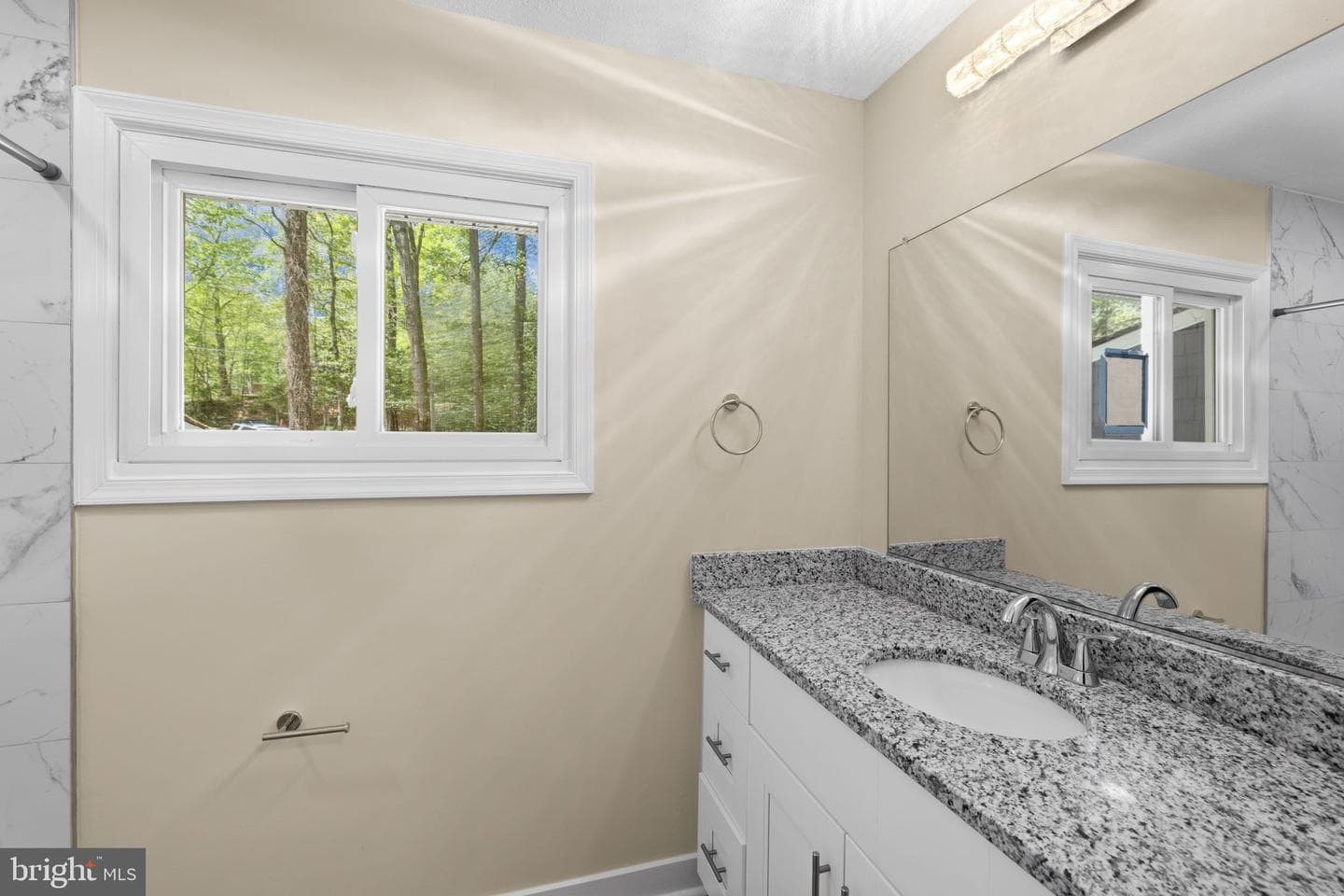 1070 Lakeview Dr photo 18