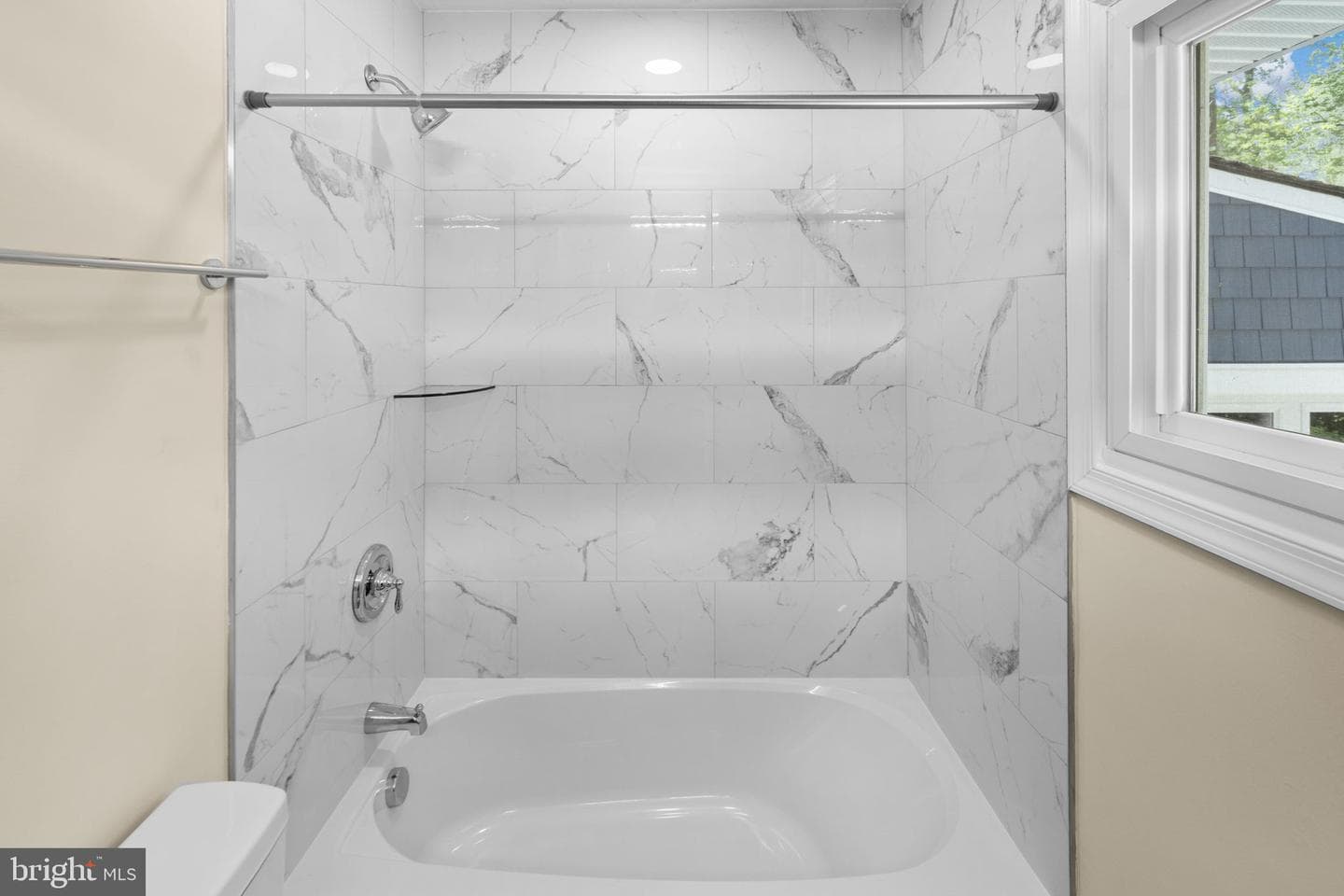 1070 Lakeview Dr photo 19